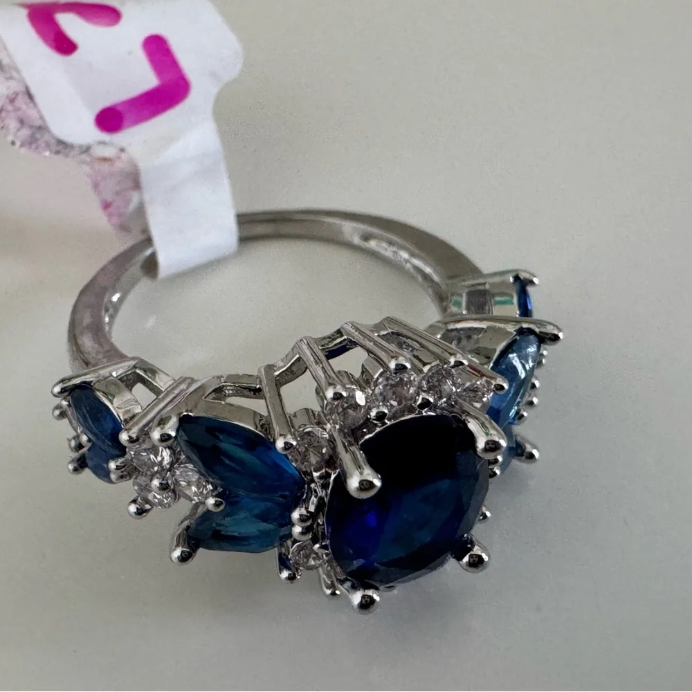 Elegant Blue & Clear Crystal Costume Cocktail Ring Silver Tone Statement Size 7
